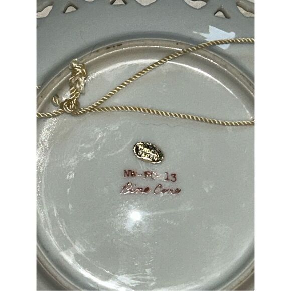 2 Norcrest Japan Porcelain NW-PC-13 Pine Cone Pattern Heart Shape Hanging Dish - Picture 3 of 4